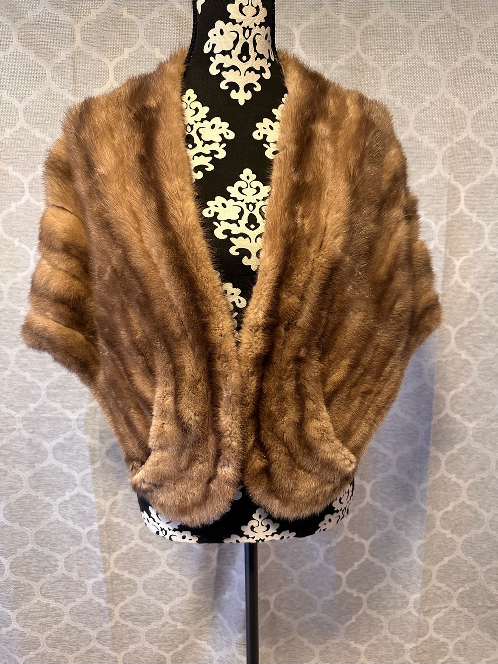 Vintage Lucas Furs Genuine Honey Mink Stole with pockets
